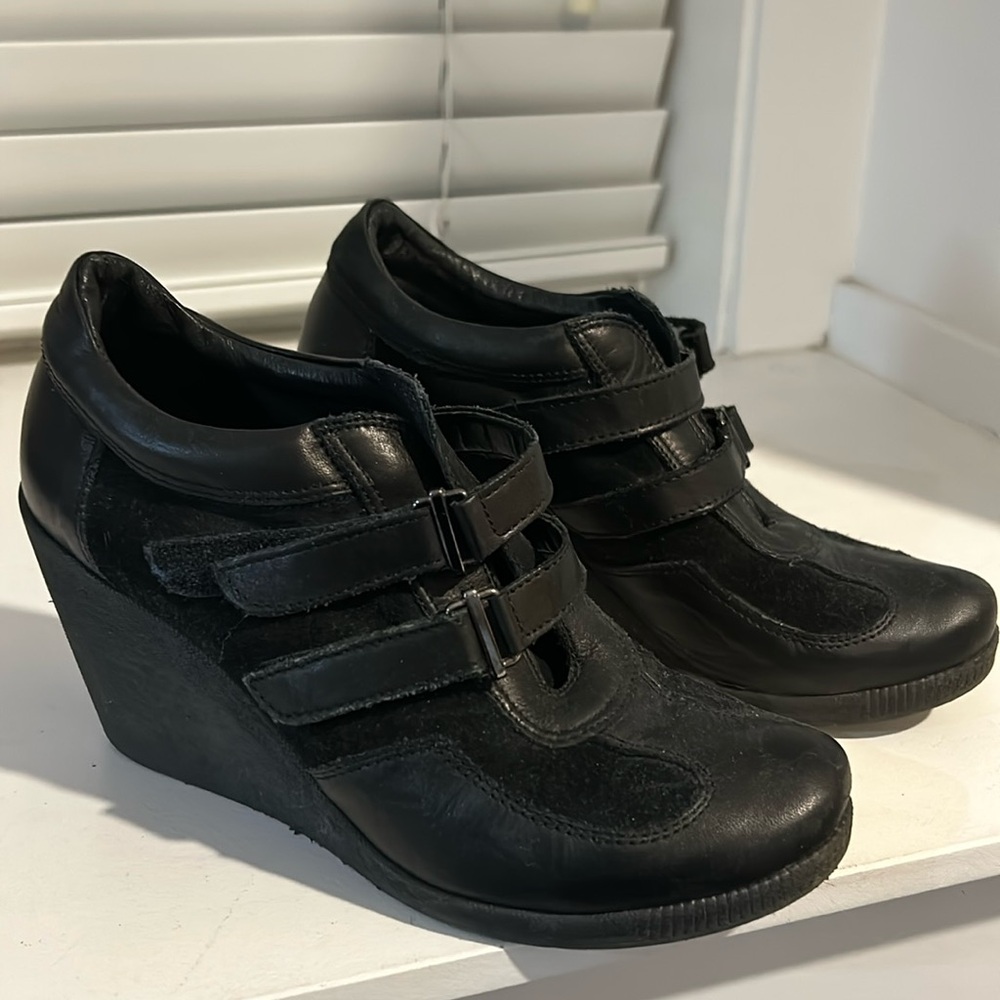 Bravo Browns wedge Velcro buckles sneaker shoes.